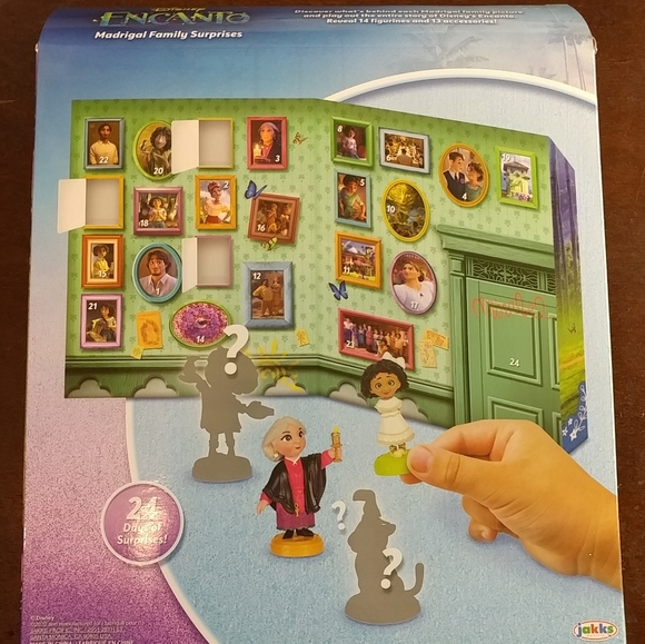 NIB Disney Encanto Madrigal Family Surprise Pack Figurines & Accessories Advent - Picture 6 of 13